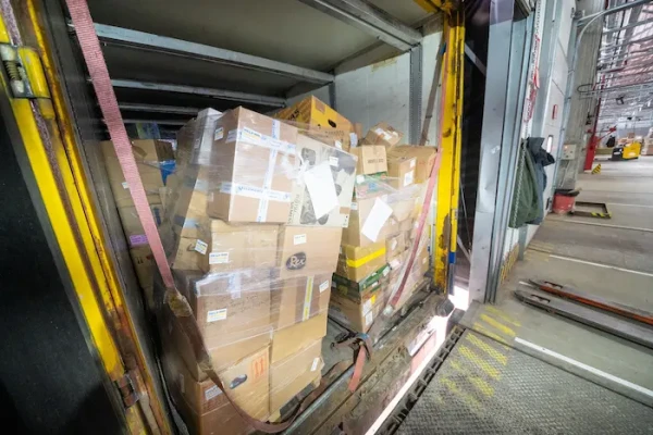 Нова пошта виконала перші 4 рейси з гуманітарним вантажем в Бахмут