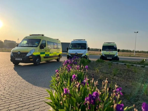 Передали 2 сучасні машини швидкої допомоги для лікарень у Дніпропетровській області